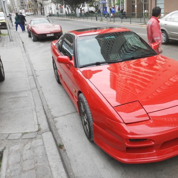 Nissan 200SX rojo de un cliente, en la calle